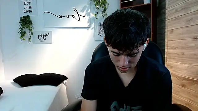 Snapshot of Ryan_grayx chatting on 19, 6, 2026 Ryan grayx online show from 19, 6, 2026