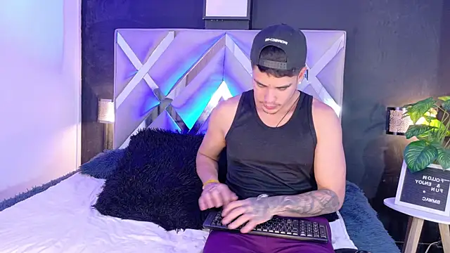 Snapshot of Alex-Rodriguezz chatting on 23, 6, 2026 Alex-Rodriguezz online show from 23, 6, 2026