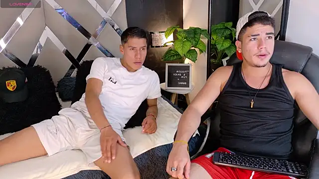 Snapshot of Alex-Rodriguezz chatting on 25, 6, 2026 Alex-Rodriguezz online show from 25, 6, 2026