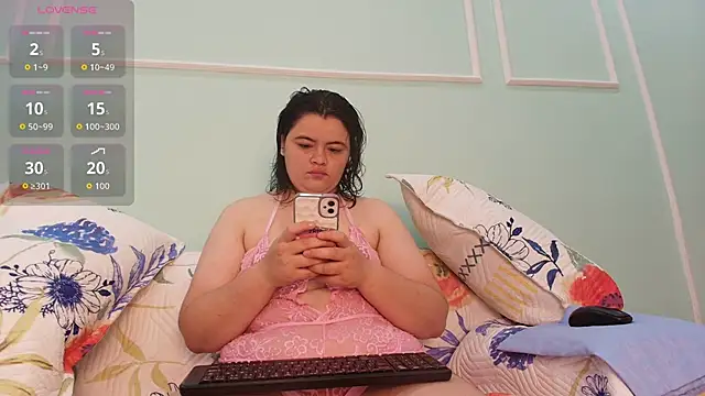 Snapshot of Vicky-Mooree chatting on 19, 6, 2026 Vicky-Mooree online show from 19, 6, 2026