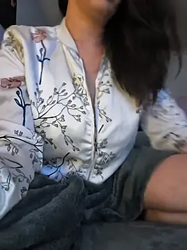 Snapshot of priska-lova chatting on 7, 6, 2026 priska-lova online show from 7, 6, 2026