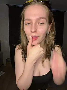 Snapshot of Bamby_bump chatting on 8, 6, 2026 Bamby bump online show from 8, 6, 2026