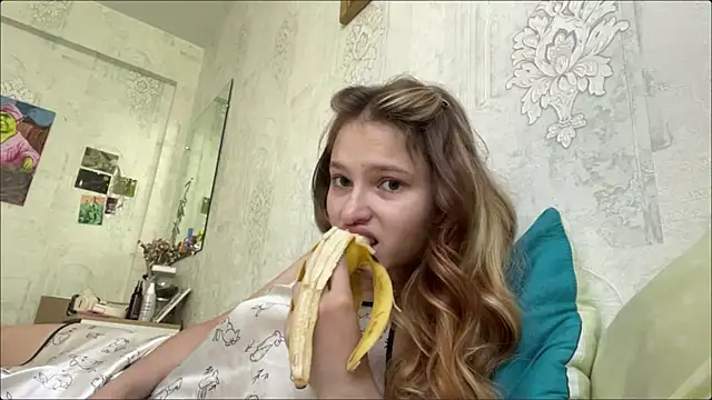 Snapshot of HeIen_cute chatting on 30, 6, 2026 HeIen cute online show from 30, 6, 2026