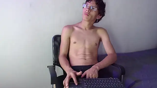 Snapshot of Adrian_Wolf chatting on 12, 6, 2026 Adrian Wolf online show from 12, 6, 2026