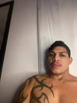 Snapshot of Tatuadomoreno23cm chatting on 4, 7, 2026 Tatuadomoreno23cm online show from 4, 7, 2026