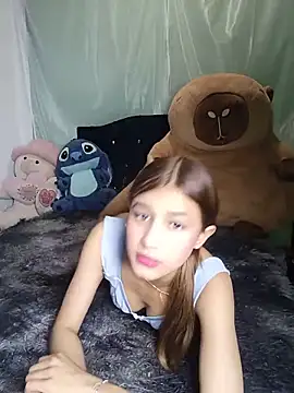 Snapshot of Zoehoney_18 chatting on 10, 6, 2026 Zoehoney 18 online show from 10, 6, 2026