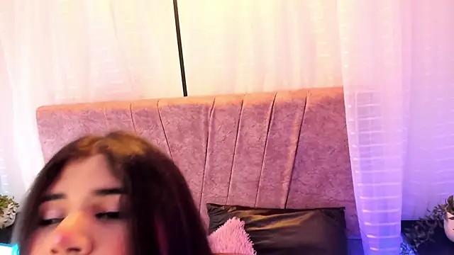 Emilie Jones online show from 17, 6, 2026