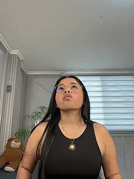 ValentinaLuciana online show from 11, 7, 2026
