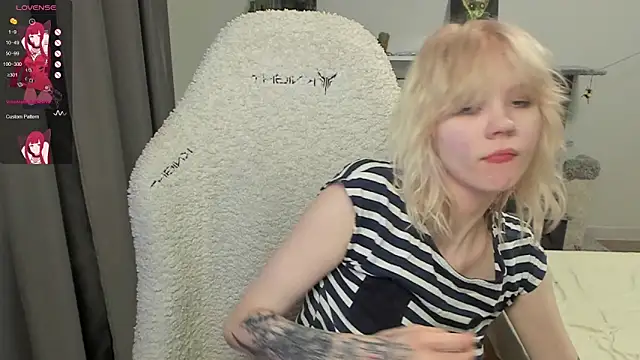 Snapshot of voguecaroline chatting on 17, 7, 2026 voguecaroline online show from 17, 7, 2026