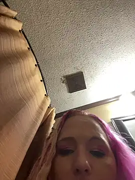 DanielleVineyard online show from 4, 6, 2026