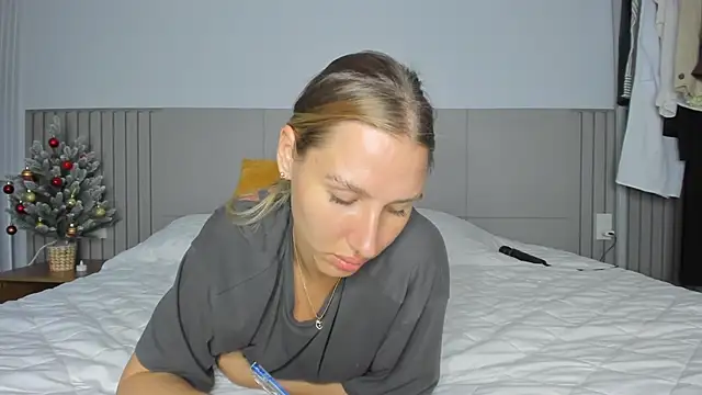 Snapshot of SofiClimbing chatting on 23, 12, 2025 SofiClimbing online show from 23, 12, 2025