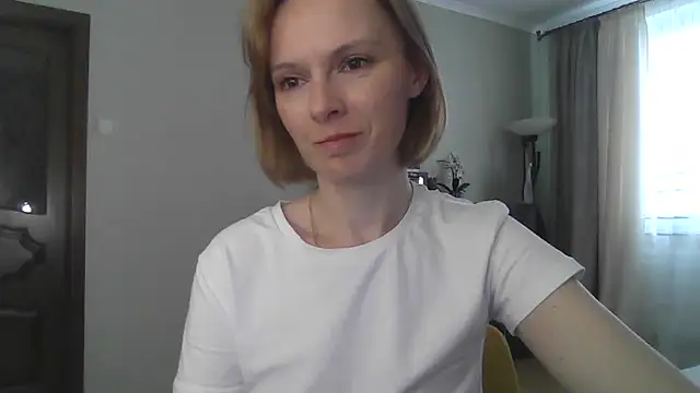 AdelleLovee  online show from 4, 6, 2026