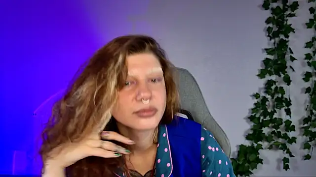 Snapshot of VivienDarkbloom chatting on 2, 6, 2026 VivienDarkbloom online show from 2, 6, 2026