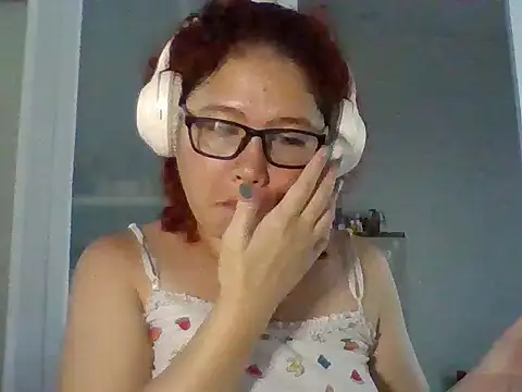 Snapshot of bitchychubby chatting on 8, 7, 2026 bitchychubby online show from 8, 7, 2026