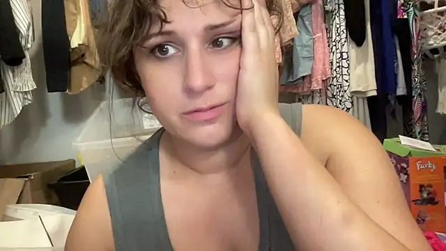 Snapshot of maddiliz chatting on 17, 10, 2025 maddiliz online show from 17, 10, 2025