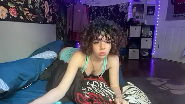 petitewhitebaee online show from 15, 6, 2026