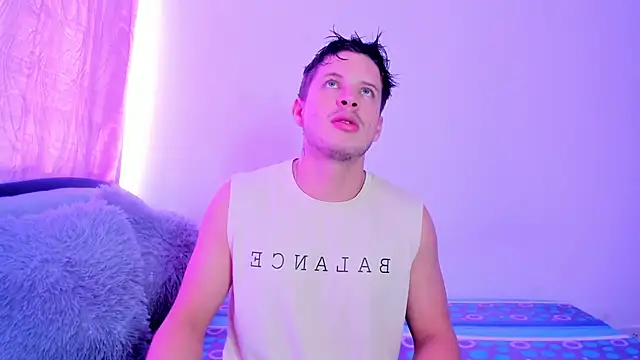 Snapshot of johnycooper08 chatting on 29, 6, 2026 johnycooper08 online show from 29, 6, 2026