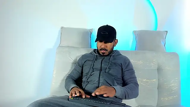 Snapshot of LeoCarter_ chatting on 7, 7, 2026 LeoCarter online show from 7, 7, 2026