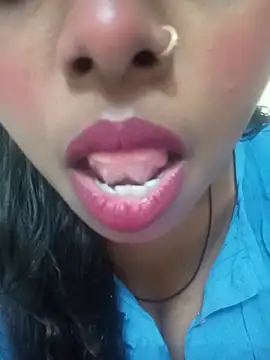 Sexy-Zeenat online show from 6, 6, 2026