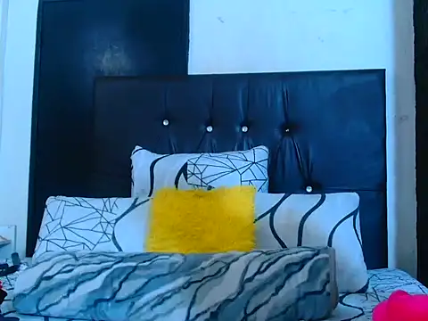 sexybitchh22 online show from 13, 6, 2026