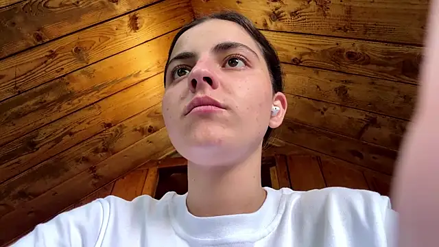 Snapshot of MarisaKomar chatting on 16, 7, 2026 MarisaKomar online show from 16, 7, 2026
