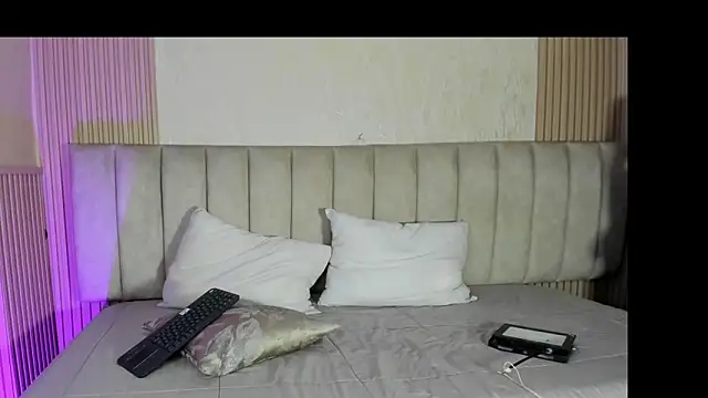 Snapshot of julimonroe_ chatting on 27, 6, 2026 julimonroe online show from 27, 6, 2026