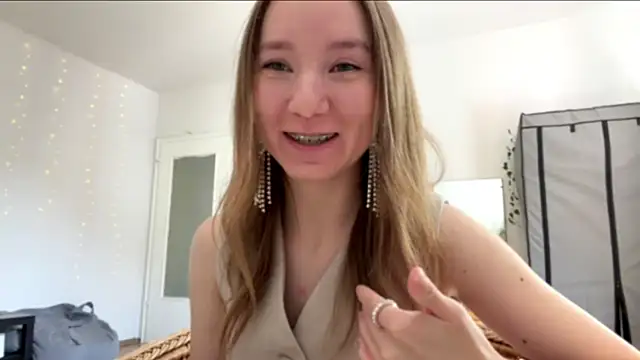 smalllisa online show from 7, 6, 2026