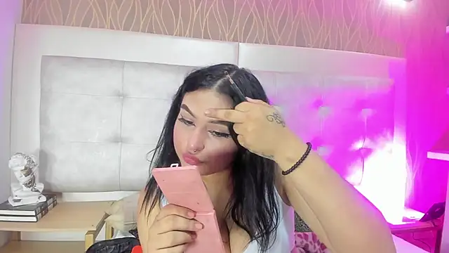 NaomiWhite  online show from 18, 7, 2026