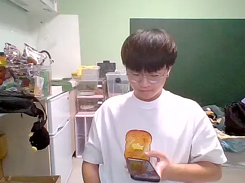 Snapshot of Yang_571 chatting on 22, 6, 2026 Yang 571 online show from 22, 6, 2026