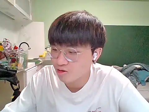 Snapshot of Yang_571 chatting on 23, 6, 2026 Yang 571 online show from 23, 6, 2026