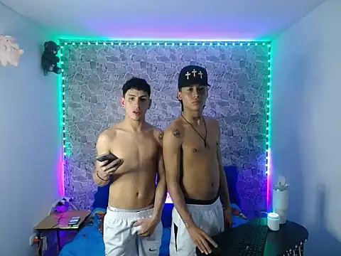 Snapshot of TheHotDuo19 chatting on 24, 7, 2026 TheHotDuo19 online show from 24, 7, 2026