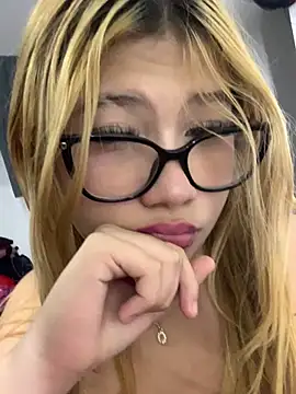 Snapshot of zury_cute1 chatting on 5, 6, 2026 zury cute1 online show from 5, 6, 2026