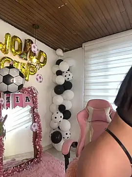 mia zafirr online show from 19, 6, 2026