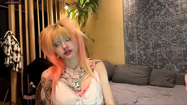 Snapshot of JoanneMcauly chatting on 15, 6, 2026 JoanneMcauly online show from 15, 6, 2026