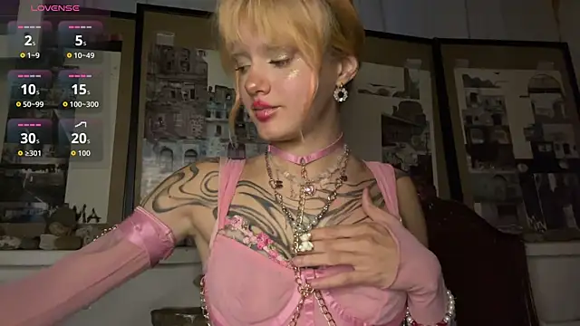 Snapshot of JoanneMcauly chatting on 3, 7, 2026 JoanneMcauly online show from 3, 7, 2026