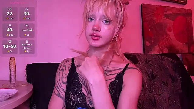 Snapshot of JoanneMcauly chatting on 5, 7, 2026 JoanneMcauly online show from 5, 7, 2026