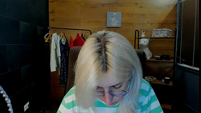 Snapshot of DaisyHopkins chatting on 21, 6, 2026 DaisyHopkins online show from 21, 6, 2026