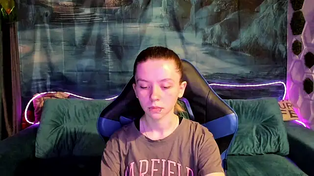 Snapshot of CarolInWonderland chatting on 14, 7, 2026 CarolInWonderland online show from 14, 7, 2026