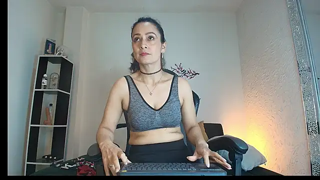 Snapshot of _Anais_Lanz chatting on 7, 7, 2026 Anais Lanz online show from 7, 7, 2026