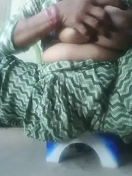 Snapshot of Your_Bhabhi69 chatting on 5, 7, 2026 Your Bhabhi69 online show from 5, 7, 2026
