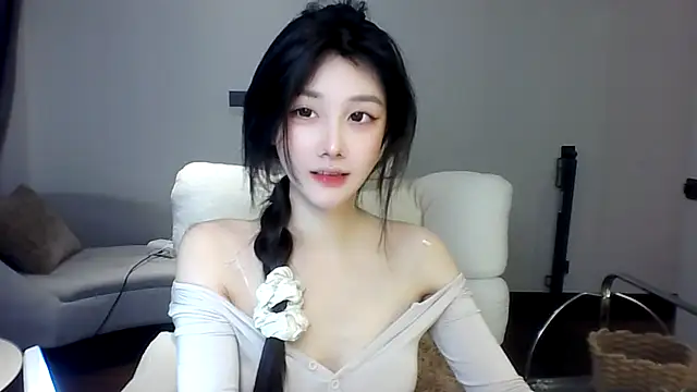 Snapshot of SylvieMaya chatting on 17, 7, 2026 SylvieMaya online show from 17, 7, 2026