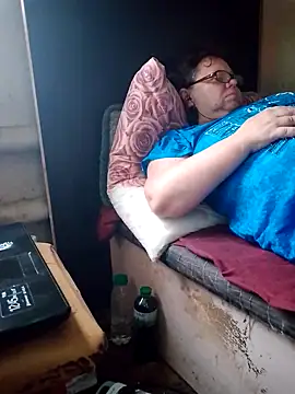 Snapshot of oksana72 chatting on 2, 10, 2025 oksana72 online show from 2, 10, 2025