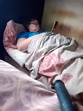 Snapshot of oksana72 chatting on 22, 10, 2025 oksana72 online show from 22, 10, 2025