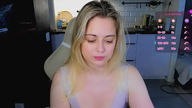 Snapshot of blonde_kellyy chatting on 17, 6, 2026 blonde kellyy online show from 17, 6, 2026