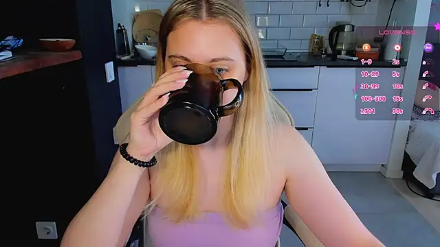 Snapshot of blonde_kellyy chatting on 20, 6, 2026 blonde kellyy online show from 20, 6, 2026