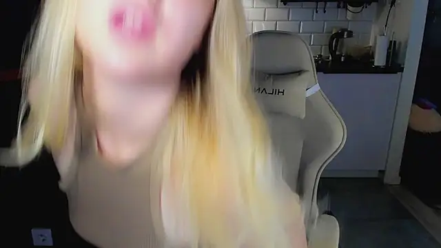 Snapshot of blonde_kellyy chatting on 25, 6, 2026 blonde kellyy online show from 25, 6, 2026