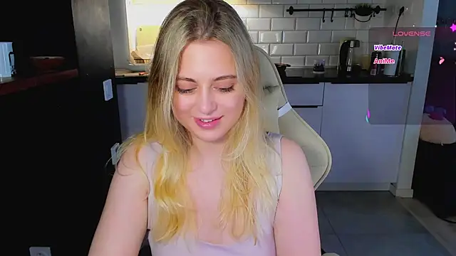 Snapshot of blonde_kellyy chatting on 26, 6, 2026 blonde kellyy online show from 26, 6, 2026