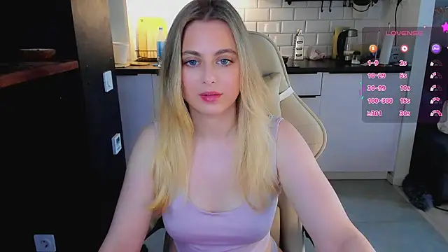 Snapshot of blonde_kellyy chatting on 4, 7, 2026 blonde kellyy online show from 4, 7, 2026
