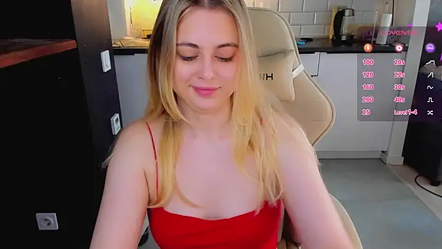 Snapshot of blonde_kellyy chatting on 5, 7, 2026 blonde kellyy online show from 5, 7, 2026