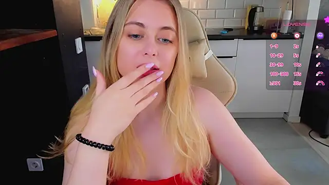 Snapshot of blonde_kellyy chatting on 5, 7, 2026 blonde kellyy online show from 5, 7, 2026